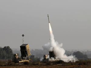An interceptor launched from the Iron Dome missile defense system | Photo: AFP / Menahem Kahana