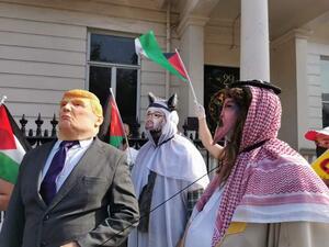 Protest held outside the Bahraini Embassy in London to denounce the normalisation of ties between Bahrain and UAE with 'Israel.' (Twitter)