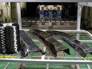 نيسان تحقق إنجازاً في إنتاج قطع ألياف الكربون