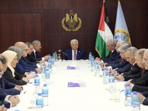 الرئيس عباس يجتمع بالحكومة الفلسطينية