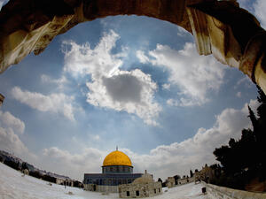 Gold cupola of the mosque of Omar on The Temple mountain in Jerusalem  (Shutterstock)	
