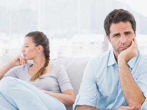 البعض يتذمر كثيرًا ويحبط الرجال الذين عملوا بجد طوال اليوم، أثناء المغازلة، بمجرد أن يتزوجوا،