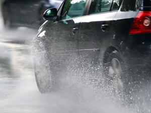 التأكد من صلاحية شفرات المساحات المطاطية من الأمور الهامة كذلك التأكد من صلاحية شفرات المساحات المطاطية من الأمور الهامة كذلك