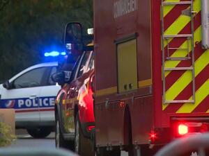 وقالت الشرطة الفرنسية، مساء  الجمعة، إن قتلى سقطوا في عملية طعن جرت في ضواحي العاصمة باريس.