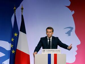 French President Emmanuel Macron delivers a speech to present his strategy to fight separatism, on October 2, 2020 in Les Mureaux, outside Paris. Ludovic MARIN / POOL / AFP
