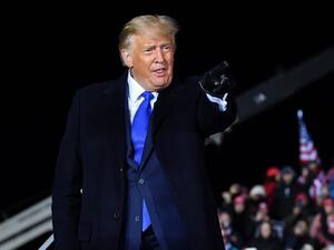 US President Donald Trump points as he leaves a campaign rally at Waukesha County Airport in Waukesha, Wisconsin on October 24, 2020. MANDEL NGAN / AFP