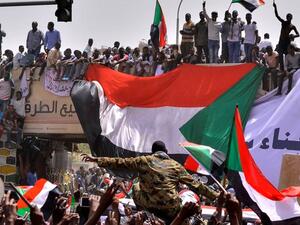 Protesters shut Sudanese port in protest of peace deal (Twitter)