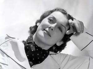 Rosalind Russell (Twitter)