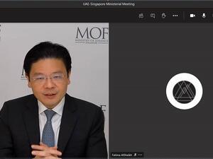 معالي عبيد الطاير يلتقي عن بُعد مع وزير التعليم والوزير الثاني لوزارة المالية السنغافورية