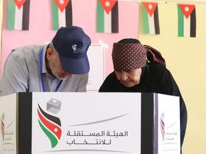A Jordanian woman is assisted by a member of the electoral commission as she casts her ballot in the parliamentary elections at a polling station in the capital Amman on September 20, 2016. (AFP) A Jordanian woman is assisted by a member of the electoral commission as she casts her ballot in the parliamentary elections at a polling station in the capital Amman on September 20, 2016. (AFP)