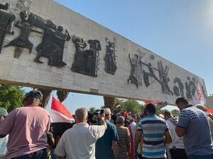 متظاهرون في ساحة التحرير