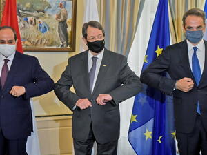 الرئيس المصري ورئيس الوزراء اليوناني والرئيس القبرصي