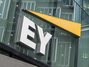 بحسب إرنست ويونغ (EY): المدراء الماليون في المنطقة متفقون على أهمية تسريع التحول الرقمي في تطبيق نماذج تشغيلية مالية مرنة