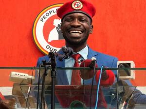 المغني والمعارض الأوغندي روبرت كياغولاني المعروف باسمه الفني بوبي واين