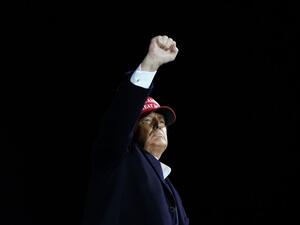 US President Donald Trump pumps his fist as he hosts a Make America Great Again campaign event at Des Moines International Airport in Des Moines, Iowa on October 14, 2020. Alex Edelman / AFP