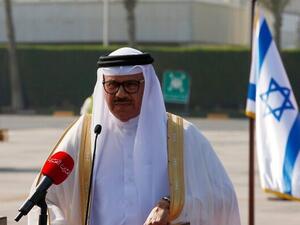 Bahraini Foreign Minister Abdullatif al-Zayani delivers a statement upon the arrival of a US-Israeli delegation in the Bahrain International Airport on October 18, 2020. (RONEN ZVULUN / POOL / AFP)