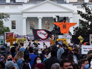 Demonstrators rally at Black Lives Matter plaza across from the White House in Washington, DC, on election day, November 3, 2020. Americans were voting on Tuesday under the shadow of a surging coronavirus pandemic to decide whether to reelect Republican Donald Trump, one of the most polarizing presidents in US history, or send Democrat Joe Biden to the White House. Olivier DOULIERY / AFP Demonstrators rally at Black Lives Matter plaza across from the White House in Washington, DC, on election day, November 3, 2020. Americans were voting on Tuesday under the shadow of a surging coronavirus pandemic to decide whether to reelect Republican Donald Trump, one of the most polarizing presidents in US history, or send Democrat Joe Biden to the White House. Olivier DOULIERY / AFP