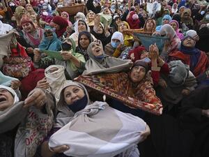 Muslim devotees react as a priest displays a relic believed to be a hair from the beard of Prophet Mohammed during the last Friday of Eid Milad-un-Nabi, which marks the birth anniversary of the Prophet, at the Hazratbal Shrine in Srinagar on November 6, 2020. TAUSEEF MUSTAFA / AFP