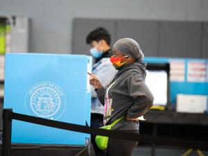  A Gwinnett county voter casts a ballot at Lucky Shoals Park polling station on November 3, 2020 in Norcross, Georgia. After a record-breaking early voting turnout, Americans head to the polls on the last day to cast their vote for incumbent U.S. President Donald Trump or Democratic nominee Joe Biden in the 2020 presidential election. Jessica McGowan/Getty Images/AFP