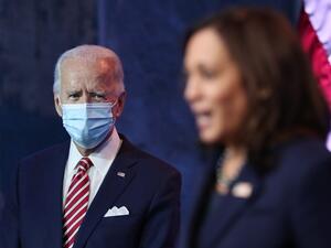  U.S. President-elect Joe Biden (L) looks on as Vice President-elect Kamala Harris delivers remarks about the U.S. economy during a press briefing at the Queen Theater on November 16, 2020 in Wilmington, Delaware. AFP