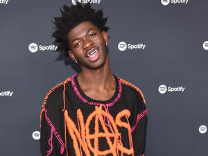 He completed the look with some pink and yellow bangles 