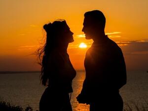 What a Cute Couple! Hande Erçel Tapes Kerem Bürsin While Singing Behind the Scenes (Video)