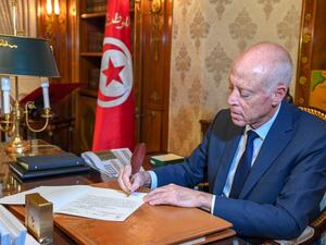 الرئيس التونسي ينعى السياسي اليساري جلبار نقاش
