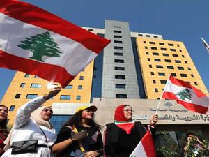 اشكال بين الجيش والطلاب المعتصمين في الحمرا اثناء محاولة ابعاد العناصر العسكرية للطلاب