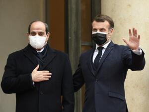 French President Emmanuel Macron (R) welcomes his Egyptian counterpart Abdel Fattah al-Sisi at the Elysee presidential Palace on December 7, 2020 in Paris, for a meeting as part of al-Sisi's a three-day controversial state visit to France, with activists warning Paris not to turn a blind eye to Cairo's rights record with a red carpet welcome. Bertrand GUAY / AFP French President Emmanuel Macron (R) welcomes his Egyptian counterpart Abdel Fattah al-Sisi at the Elysee presidential Palace on December 7, 2020 in Paris, for a meeting as part of al-Sisi's a three-day controversial state visit to France, with activists warning Paris not to turn a blind eye to Cairo's rights record with a red carpet welcome. Bertrand GUAY / AFP