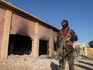 A policeman stands guard at the burnt Hindu temple a day after a mob attack in a remote village in Karak district, some 160 kms southeast of Peshawar on December 31, 2020. Hundreds of Muslims attacked and set fire to a Hindu temple in northwest Pakistan on December 30, police and witnesses said. Abdul MAJEED / AFP