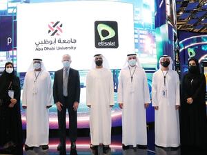 جامعة أبوظبي واتصالات تبحثان سبل التعاون المشترك