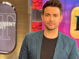 Bennett is known for playing Aaron Samuels in Mean Girls. 