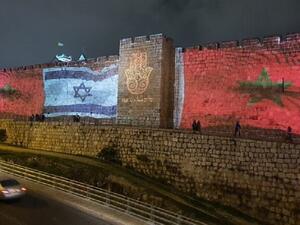 أعلام المغرب و"اسرائيل" على أسوار القدس المحتلة