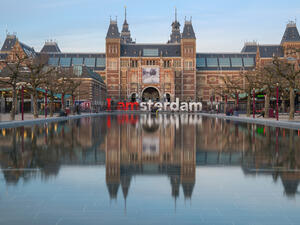 Rijksmuseum with I Amsterdam sign, Holland (Shutterstock)