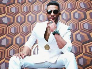 'You Zionist'! Mohamed Ramadan Beaten up in the Streets of Cairo Because of Taking Pictures With Israeli Artists