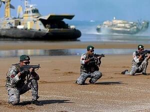 مركب حربي تابع للقوات الإيرانية