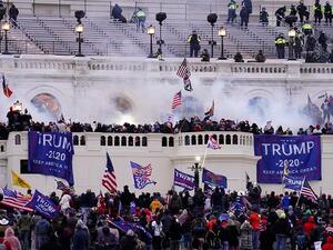 القضاء الأمريكي يتّهم أكثر من 150 شخصاً بالتورّط في الهجوم على الكونغرس
