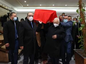 استقبال حزين لجثمان محرزية العبيدي بمطار تونس