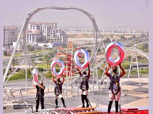 عالم فيراري أبوظبي تحتفل بتخطي 1000 مشاركة في تجربتي "جولة على السطح" و"المسار الانزلاقي" الجديدتين