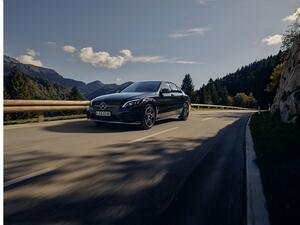 مرسيدس - بنز عُمان تقدم لعشاق الفخامة والكفاءة نجمة الدفع الهجين Plug-in من الفئة C 300 e ابتداءً من 23,495 ريال عُماني