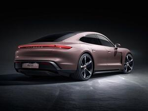 بورشه تعزز مجموعة طرازات تايكان