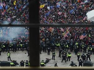 اشتباكات وقعت بين قوات الأمن ومحتجين من أنصار ترامب اقتحموا مبنى الكونغرس