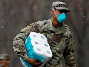 مئات من أفراد الحرس الوطني الذين تدفقوا على واشنطن ثبتت إصابتهم بكوفيد-19