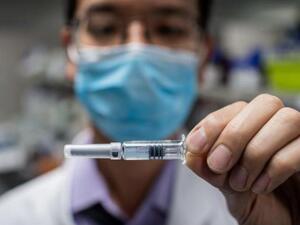 وصلت أول شحنة من اللقاح مصر في كانون الأول/ ديسمبر وتشمل 50 ألف جرعة