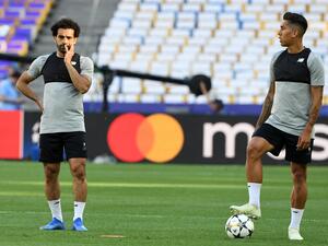 The Brazilian and Egyptian forwards combined once again, albeit, the Reds were at the losing end against the Red Devils (Photo: AFP)