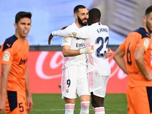 بنزيمة يقود ريال مدريد للتغلب على فالنسيا