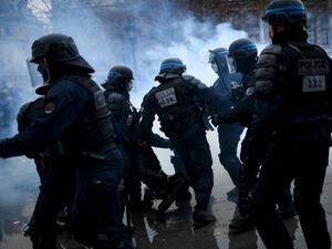 French riot police officers arrest a man during a demonstration against the "global security" draft law, that would restrict publication of pictures showing the faces of police officers on duty, in Paris on January 30, 2021. Christophe ARCHAMBAULT / AFP