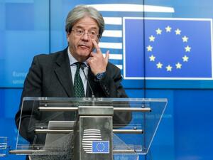 EU commissioner for Economy Paolo Gentiloni gestures as he speaks during a press conference after a virtual Eurogroup meeting at the European Council in Brussels, on February 15, 2021. STEPHANIE LECOCQ / POOL / AFP
