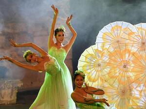 Chinese dancers perform during the opening of the 54th session of the International Carthage Festival at the Roman theatre of Carthage on August 11, 2018 in Tunis. (AFP)