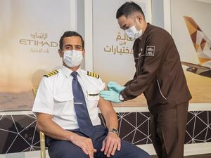الاتحاد للطيران أول شركة طيران في العالم تعطي اللقاح لكافة أعضاء طاقمها الجوي